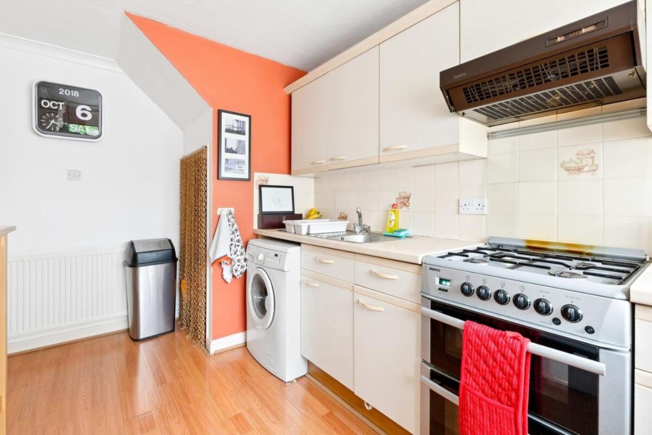 Spacious 2 Bedroom Apartment In Cricklewood London Exterior photo